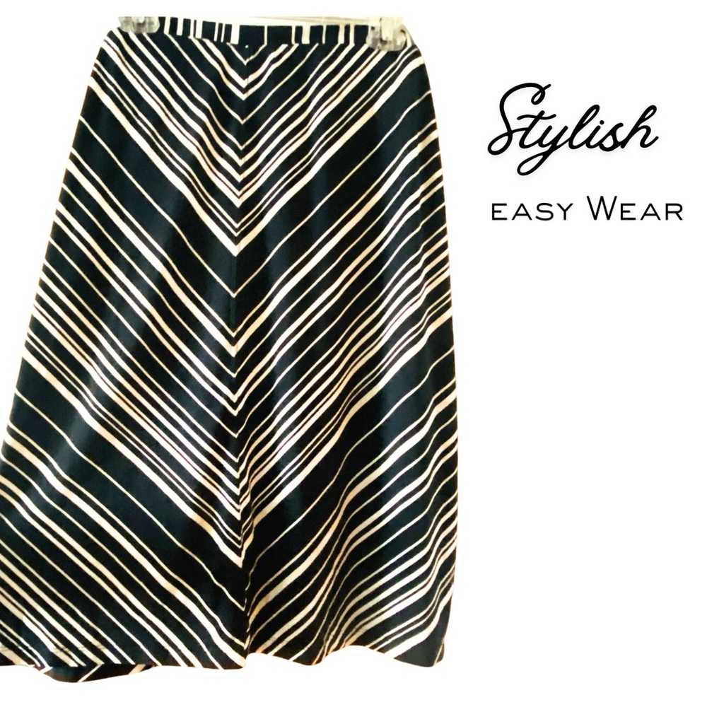 Black & White Chevron graphic Op-Art A-Line Skirt - fits size 12, 14, 16